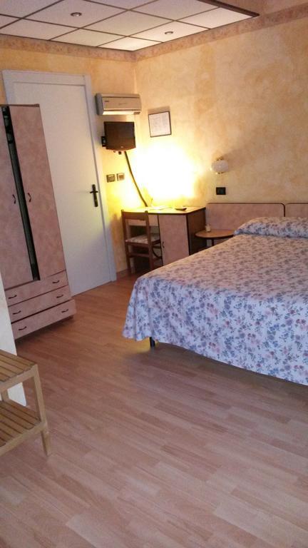 Albergo Sangrila Lanzo Torinese Zewnętrze zdjęcie