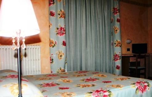Albergo Sangrila Lanzo Torinese Zewnętrze zdjęcie