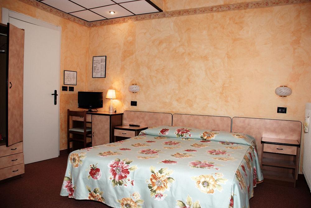 Albergo Sangrila Lanzo Torinese Zewnętrze zdjęcie