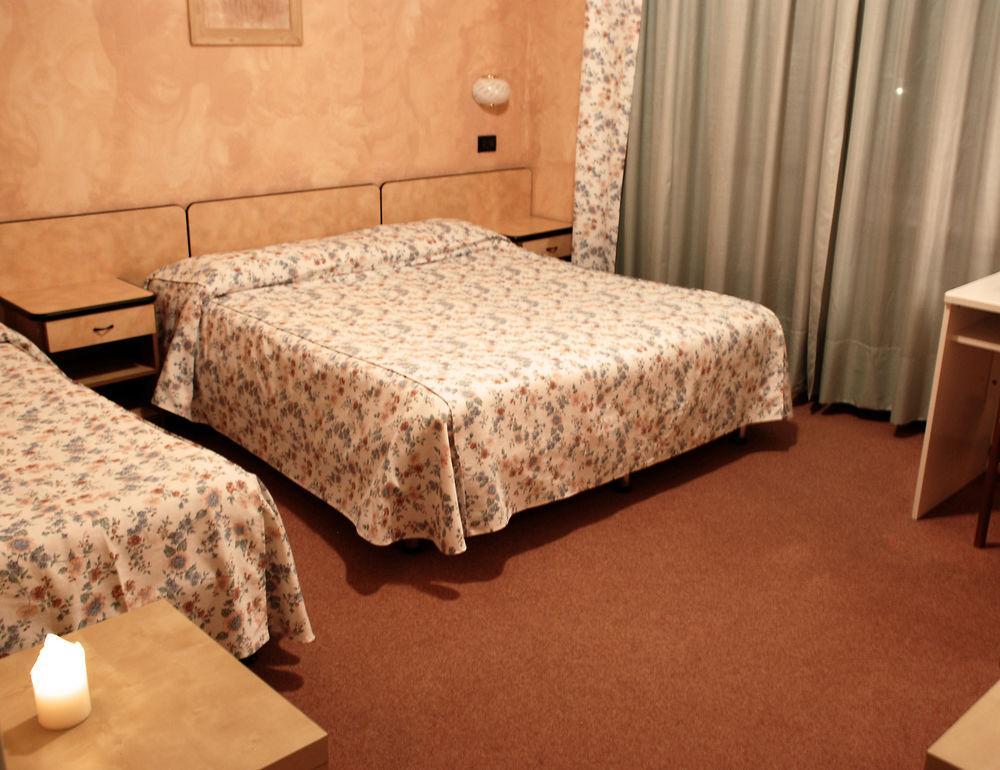 Albergo Sangrila Lanzo Torinese Zewnętrze zdjęcie