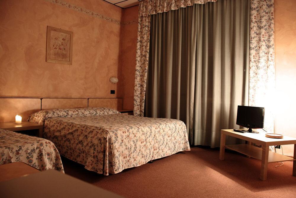 Albergo Sangrila Lanzo Torinese Zewnętrze zdjęcie
