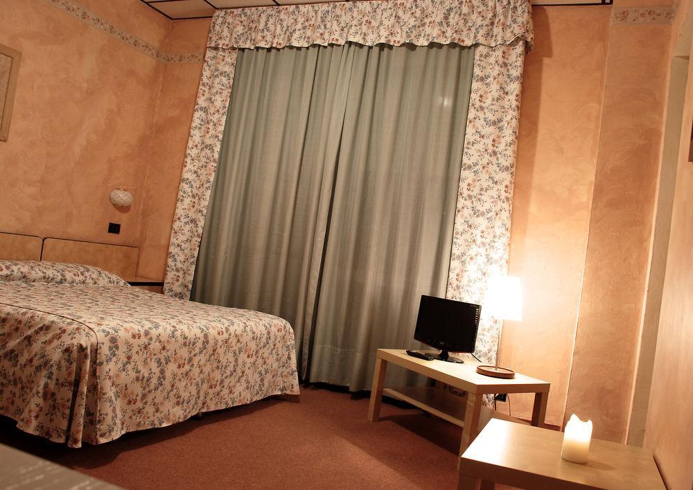 Albergo Sangrila Lanzo Torinese Zewnętrze zdjęcie
