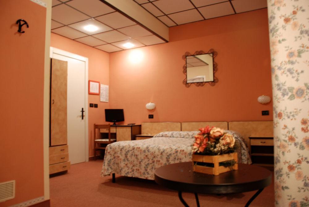 Albergo Sangrila Lanzo Torinese Zewnętrze zdjęcie